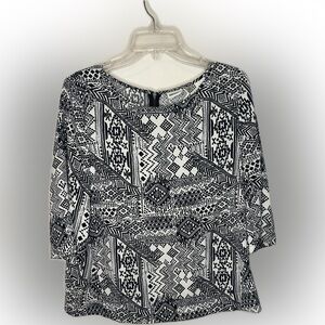 DKNYC Geometric Print Top – Size Medium – Zip Back – Excellent Condition